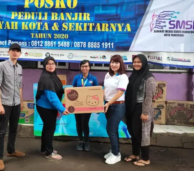 Melalui Posko Peduli Bencana Banjir JTR, PT Softex Indonesia Serahkan Bantuan Untuk Korban Banjir Melalui Posko Peduli Bencana Banjir JTR, PT Softex Indonesia Serahkan Bantuan Untuk Korban Banjir