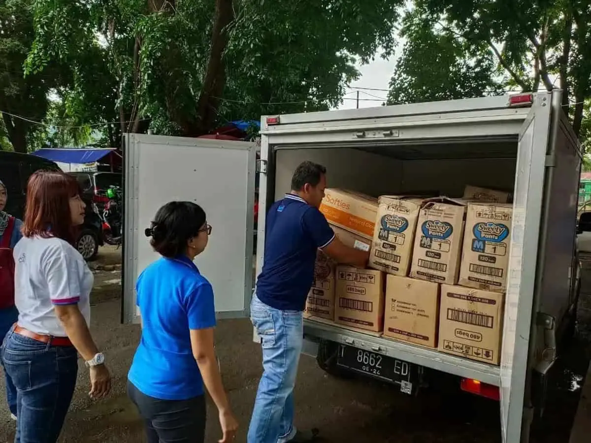 Melalui Posko Peduli Bencana Banjir JTR, PT Softex Indonesia Serahkan Bantuan Untuk Korban Banjir