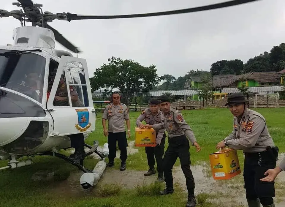 Hari ke-6 Pasca Bencana, Polda Banten Kembali Kirimkan Bantuan Logistik Via Udara