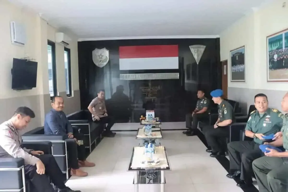 Sinergitas, Kapolresta Bandara Soetta Kunjungi Pomdan Jaya 1