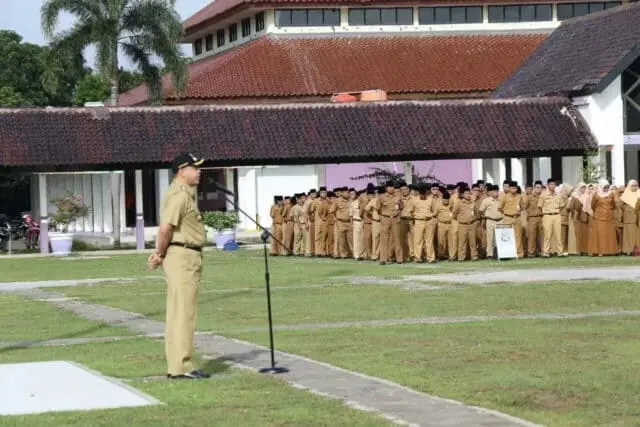 Bupati zaki Minta OPD Respon Pengaduan Masyarakat Bupati zaki Minta OPD Respon Pengaduan Masyarakat