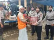 Pasca Banjir, Polwan Polda Banten Salurkan Bantuan Kepada Warga Pasca Banjir, Polwan Polda Banten Salurkan Bantuan Kepada Warga