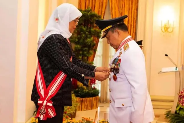Presiden Singapura Anugerahkan Penghargaan Tertinggi "The Distinguished Service Order" Ke Mendagri Tito Karnavian Presiden Singapura Anugerahkan Penghargaan Tertinggi "The Distinguished Service Order" Ke Mendagri Tito Karnavian