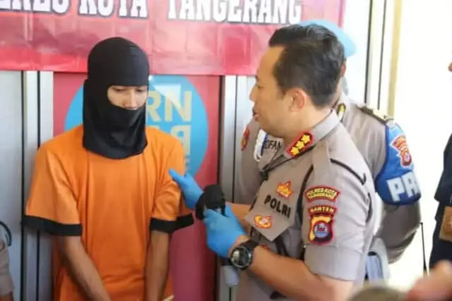 Oknum Mahasiswa Perampok Taksi Online Dibekuk Aparat Polresta Tangerang Oknum Mahasiswa Perampok Taksi Online Dibekuk Aparat Polresta Tangerang