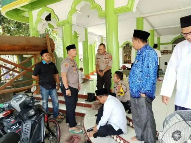 Kapolsek Cisoka Ajak Warga Bangun Komunikasi Dengan Pihak Kepolisian Kapolsek Cisoka Ajak Warga Bangun Komunikasi Dengan Pihak Kepolisian