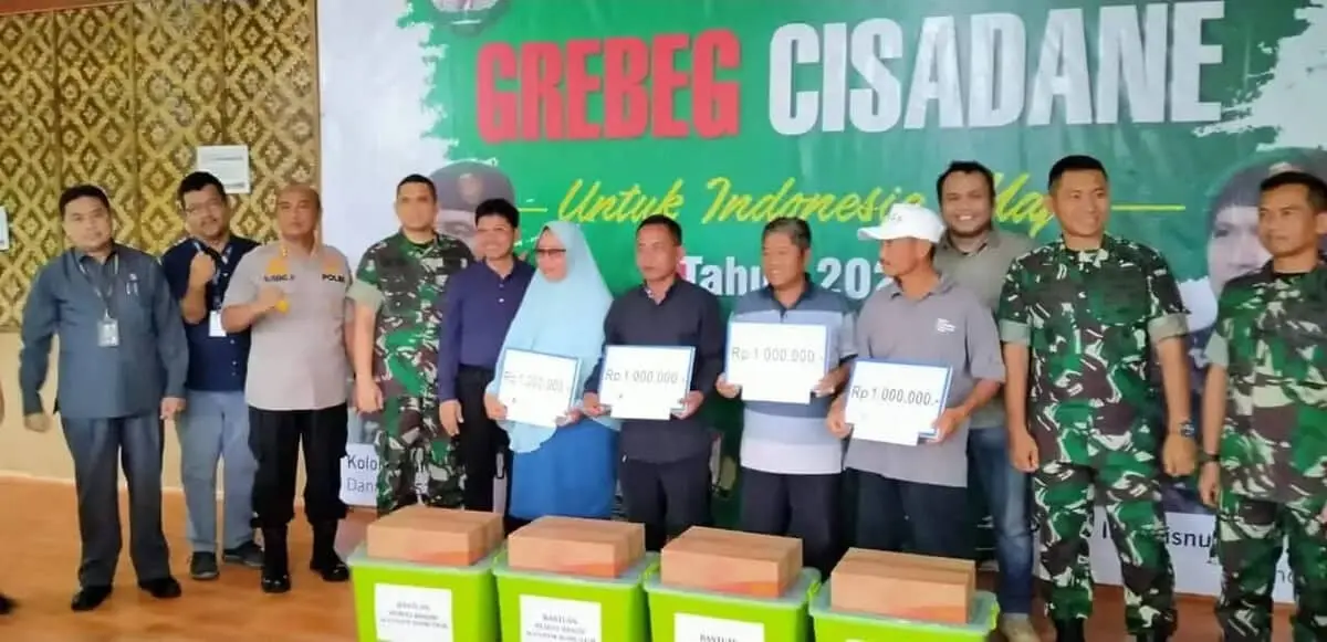 Pembagian Sembako Mewarnai Grebek Cisadane HUT Kodam Jaya di Kota Tangerang