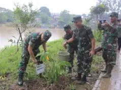 Penghijauan Bumi, Warnai Grebek Cisadane HUT Kodam Jaya ke 70 di Kota Tangerang Penghijauan Bumi, Warnai Grebek Cisadane HUT Kodam Jaya ke 70 di Kota Tangerang