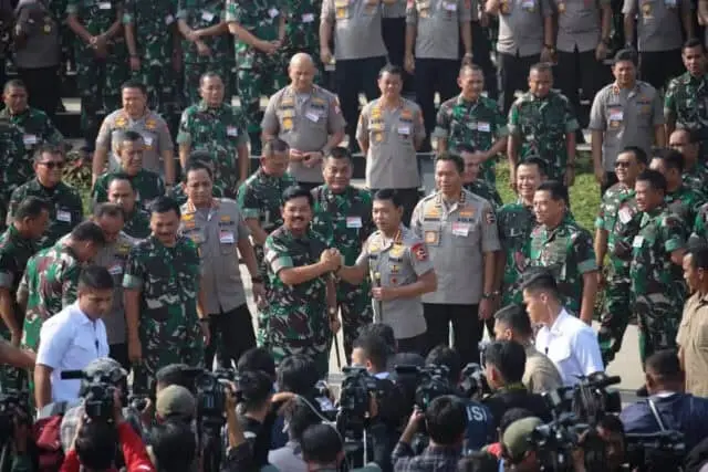 Panglima TNI dan Kapolri Tegaskan Soliditas dan Sinergitas TNI-Polri Harga Mati Panglima TNI dan Kapolri Tegaskan Soliditas dan Sinergitas TNI-Polri Harga Mati
