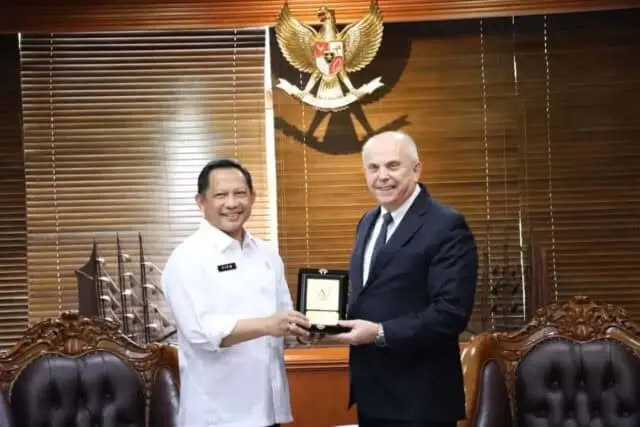 Dubes AS, Joseph RD. Jr Pamit dan "Menitipkan" Hubungan Baik AS-RI ke Mendagri Dubes AS, Joseph RD. Jr Pamit dan "Menitipkan" Hubungan Baik AS-RI ke Mendagri