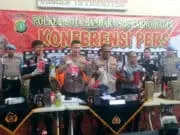 Sindikat Pengoplos dan Penjual Miras Ilegal, Diciduk Polisi Sindikat Pengoplos dan Penjual Miras Ilegal, Diciduk Polisi