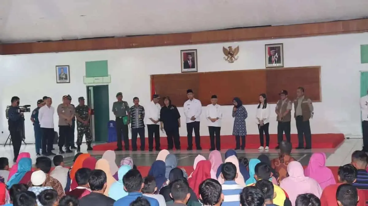 Didampingi Kapolda Banten,Wapres RI Ma'ruf Amin Sambangi Korban Banjir Bandang di Lebak