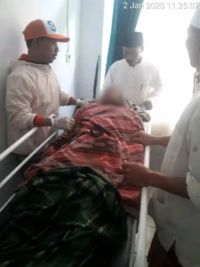 Satu jenazah korban Banjir Bandang Ditemukan Mengapung di Sungai Ciberang Satu jenazah korban Banjir Bandang Ditemukan Mengapung di Sungai Ciberang