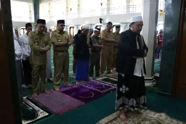 Bupati Zaki Bersama PCNU Gelar Sholat Ghoib Bupati Zaki Bersama PCNU Gelar Sholat Ghoib