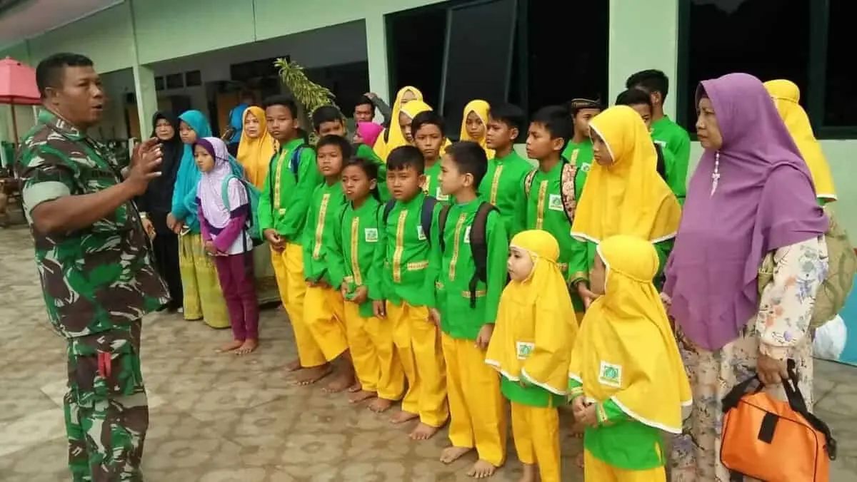 Inspiratif, Serka Iswandi Biayai Sekolah Puluhan Yatim Piatu