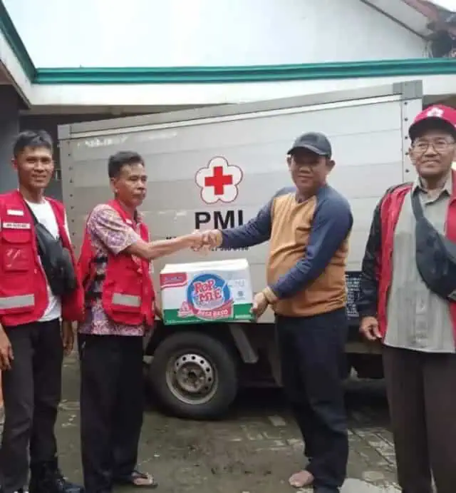 PMI Kabupaten Tangerang Salurkan Logistic di Kemeri PMI Kabupaten Tangerang Salurkan Logistic di Kemeri