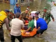 TNI Peduli, Korem 052 Wijayakrama Bantu Korban Banjir di Kota Tangerang TNI Peduli, Korem 052 Wijayakrama Bantu Korban Banjir di Kota Tangerang
