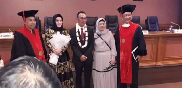 Cum Laude, Kapolrestabes Surabaya Raih Gelar Doktor di USU Medan Cum Laude, Kapolrestabes Surabaya Raih Gelar Doktor di USU Medan