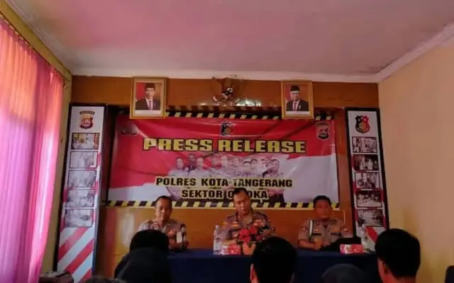 Antisipasi 3C, Polsek Cisoka Berikan Penyuluhan Kepada Karyawan Minimarket Antisipasi 3C, Polsek Cisoka Berikan Penyuluhan Kepada Karyawan Minimarket