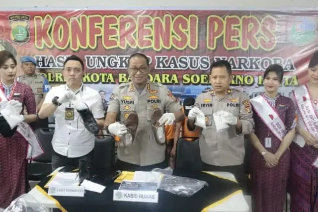 Polisi Gagalkan Penyelundupan Empat Kilo gram Shabu di Bandara Soetta Polisi Gagalkan Penyelundupan Empat Kilo gram Shabu di Bandara Soetta