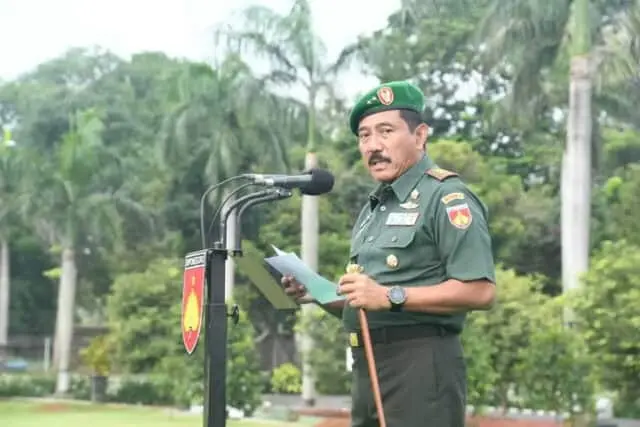 Upacara Bendera, Pangdam Sampaikan Pesan Kasad Pentingnya Jaga Kesehatan Upacara Bendera, Pangdam Sampaikan Pesan Kasad Pentingnya Jaga Kesehatan