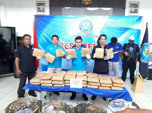 Terlibat Penyelundupan 50 kilo Ganja, Kurir dan Pemilik Dibekuk BNNP Banten Terlibat Penyelundupan 50 kilo Ganja, Kurir dan Pemilik Dibekuk BNNP Banten