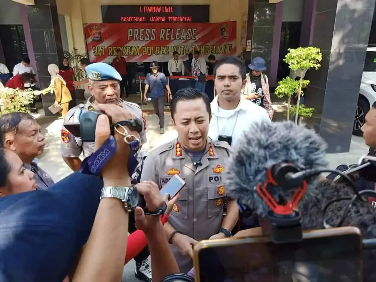 Polresta Tangerang Bekuk Pelaku Kekerasan Terhadap Anak Di Pasarkemis. Polresta Tangerang Bekuk Pelaku Kekerasan Terhadap Anak Di Pasarkemis.