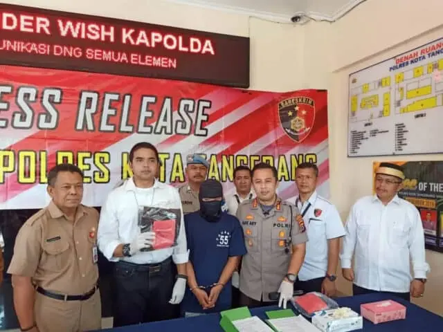 Polresta Tangerang Bekuk Pelaku Kekerasan Terhadap Anak Di Pasarkemis. Polresta Tangerang Bekuk Pelaku Kekerasan Terhadap Anak Di Pasarkemis.