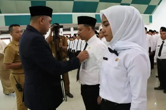 Bupati Tangerang Ahmed Zaki Iskandar Ambil Sumpah Janji 340 PNS Bupati Tangerang Ahmed Zaki Iskandar Ambil Sumpah Janji 340 PNS