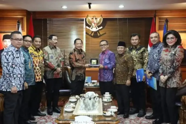 Ketua APKASI: Soal Corona, Mendagri Minta Kepala Daerah Tenangkan Masyarakat Ketua APKASI: Soal Corona, Mendagri Minta Kepala Daerah Tenangkan Masyarakat