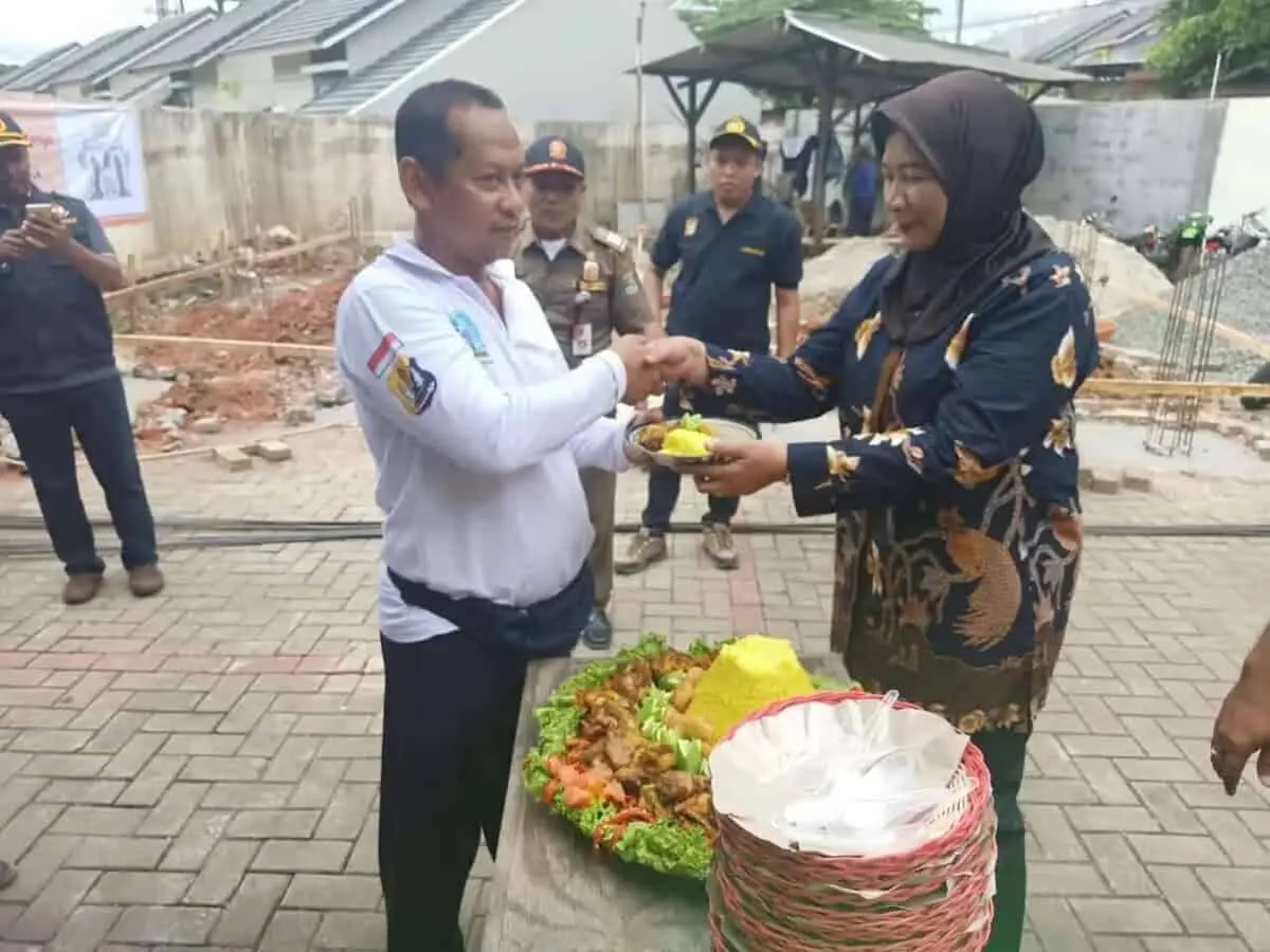 Kapolsek Cisauk Pasang Batu Pertama Pembangunan Mushala Arraudhoh