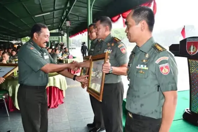 Danrem 071/Wijayakusuma Terima Penghargaan Satker Tingkat Kodam IV/Diponegoro Danrem 071/Wijayakusuma Terima Penghargaan Satker Tingkat Kodam IV/Diponegoro