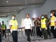 Mendagri dan Sejumlah Pejabat Dampingi Presiden Tinjau Pembersihan Bandara Soekarno – Hatta Mendagri dan Sejumlah Pejabat Dampingi Presiden Tinjau Pembersihan Bandara Soekarno - Hatta