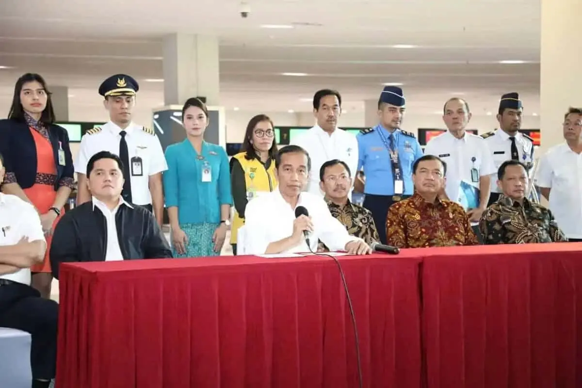 Mendagri dan Sejumlah Pejabat Dampingi Presiden Tinjau Pembersihan Bandara Soekarno - Hatta