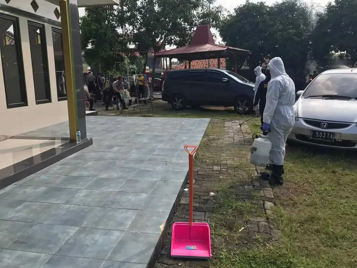 Antisipasi Virus Covid-19, Polresta Bandara Lakukan Kerja Bhakti dan Penyemprotan Disinfektan