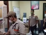 Cegah Virus Covid -19, Kapolsek Serpong Lakukan Penyemprotan Disinfectant Cegah Virus Covid -19, Kapolsek Serpong Lakukan Penyemprotan Disinfectant