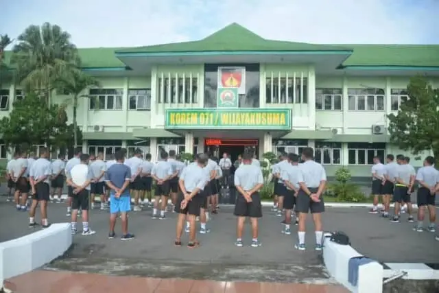 Hambat penyebaran Covid-19, Danrem 071/Wijayakusuma Berikan Jam Komandan Hambat penyebaran Covid-19, Danrem 071/Wijayakusuma Berikan Jam Komandan