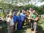 Respon Cepat, Camat Solear Berikan Bantuan Kepada Warga Yang Rumahnya Tertimpa Pohon Respon Cepat, Camat Solear Berikan Bantuan Kepada Warga Yang Rumahnya Tertimpa Pohon