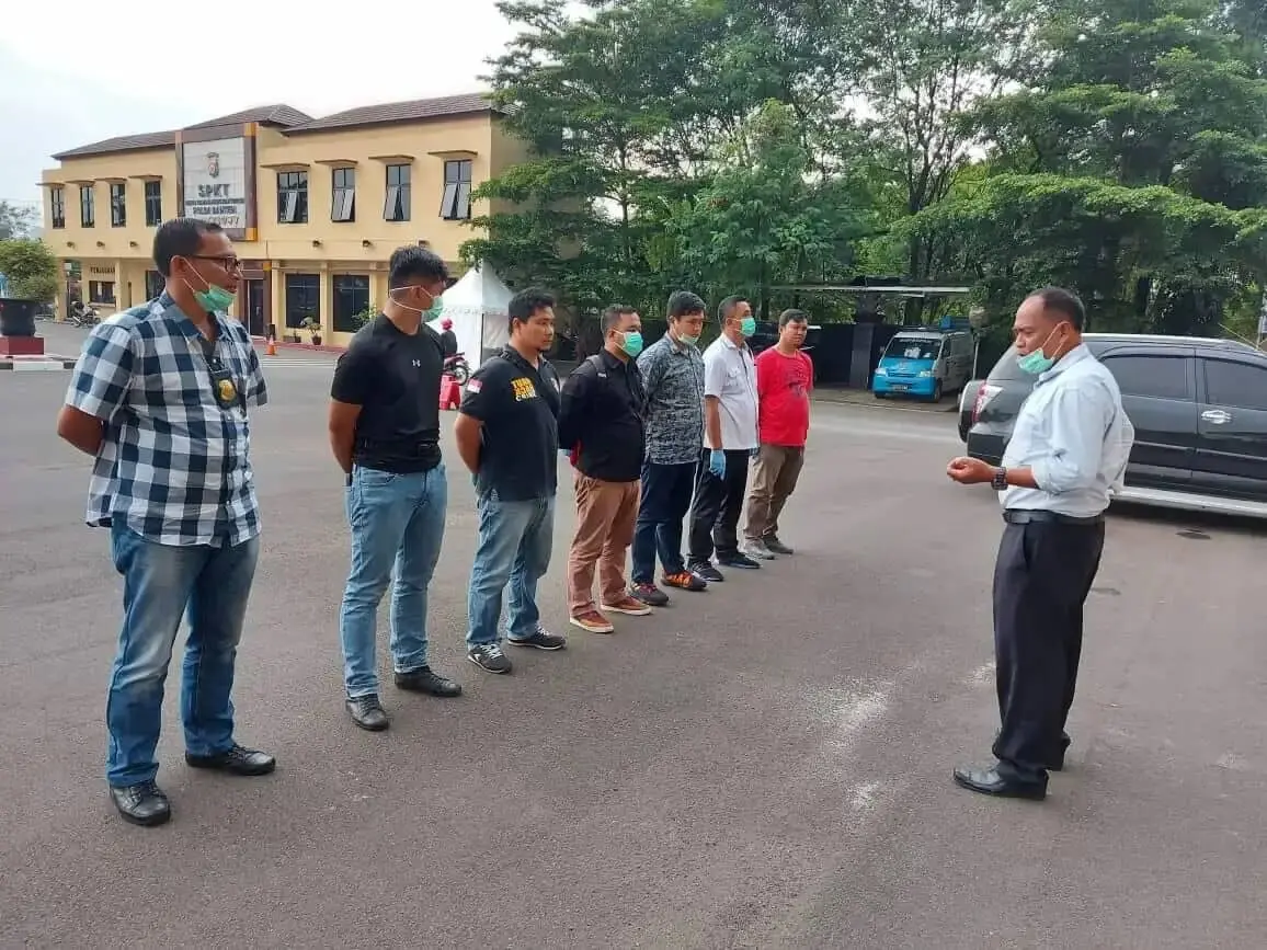 Cegah Penyebaran Covid-19, Ditreskrimum Polda Banten Bubarkan Kerumunan Warga Cegah Penyebaran Covid-19, Ditreskrimum Polda Banten Bubarkan Kerumunan Warga