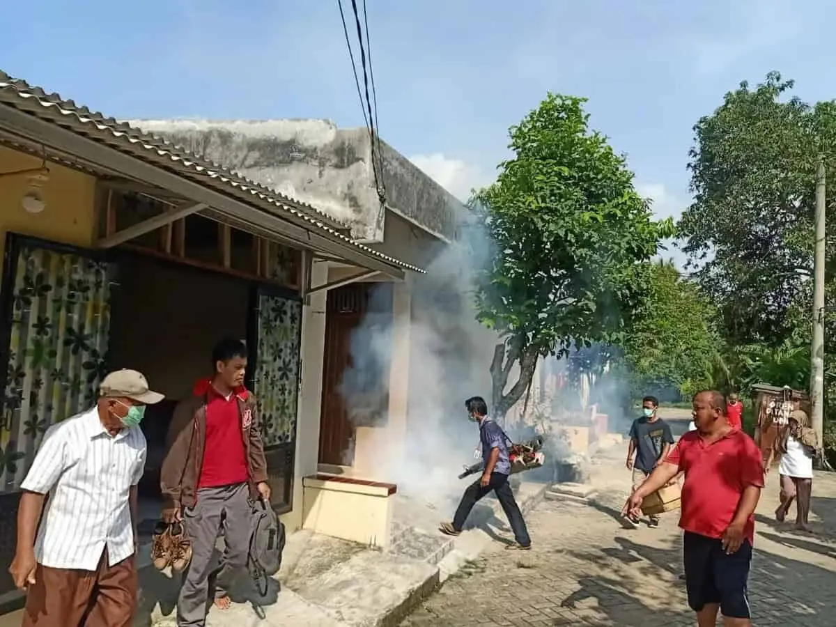Cegah DBD : Puskesmas Cikuya Lakuan Fogging Di Perumahan Bukit Cikasungka Solear