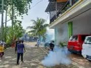 Cegah DBD : Puskesmas Cikuya Lakuan Fogging Di Perumahan Bukit Cikasungka Solear Cegah DBD : Puskesmas Cikuya Lakuan Fogging Di Perumahan Bukit Cikasungka Solear