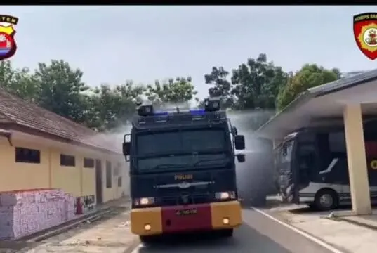 Cegah Wabah virus covid-19, Mako Polda Banten di Semprot Disinfektan Cegah Wabah virus covid-19, Mako Polda Banten di Semprot Disinfektan