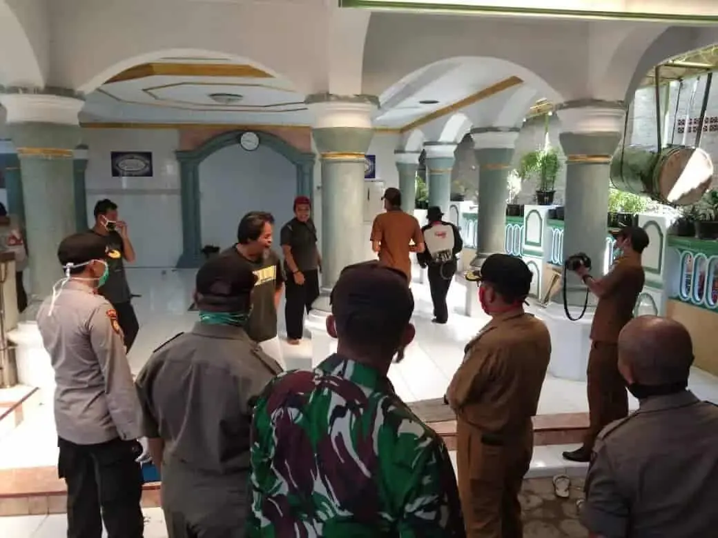 Cegah Covid-19, Tiga Pilar Batuceper Lakukan Penyemprotan Disinfektan