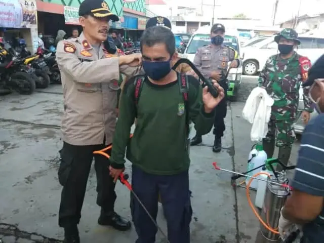 Cegah Covid-19, Tiga Pilar Batuceper Lakukan Penyemprotan Disinfektan Cegah Covid-19, Tiga Pilar Batuceper Lakukan Penyemprotan Disinfektan