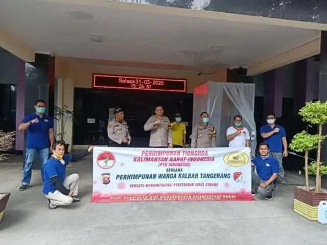 Cegah Penyebaran Virus Corona, PTK Indonesia Bagikan Bilik Sterilisasi (Antiseptik) Cegah Penyebaran Virus Corona, PTK Indonesia Bagikan Bilik Sterilisasi (Antiseptik)