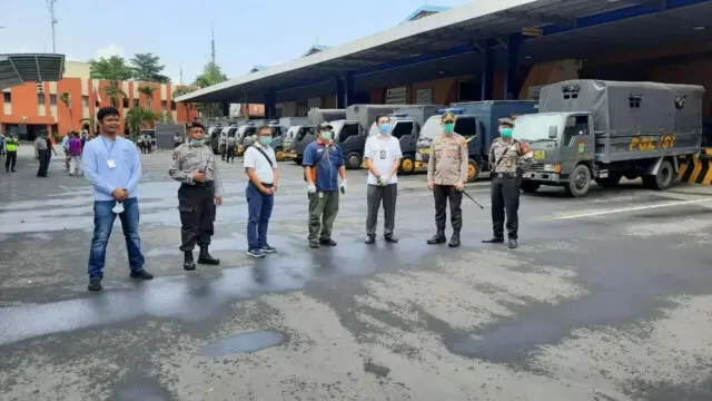 Kedatangan Bantuan Kemanusiaan jenis APD di Bandara Soetta, Dijaga Ketat Polisi Kedatangan Bantuan Kemanusiaan jenis APD di Bandara Soetta, Dijaga Ketat Polisi