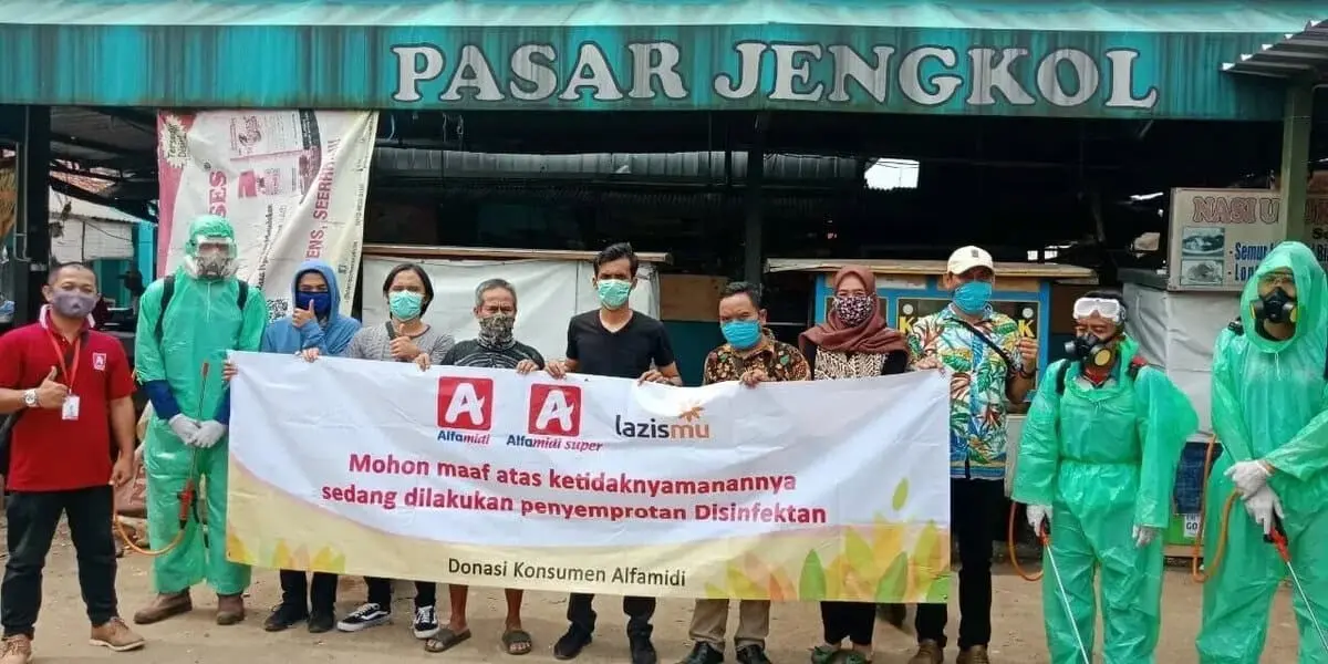 Cegah Covid-19", Alfamidi Bekerjasama Lazismu Lakukan Penyemprotan Disinfektan