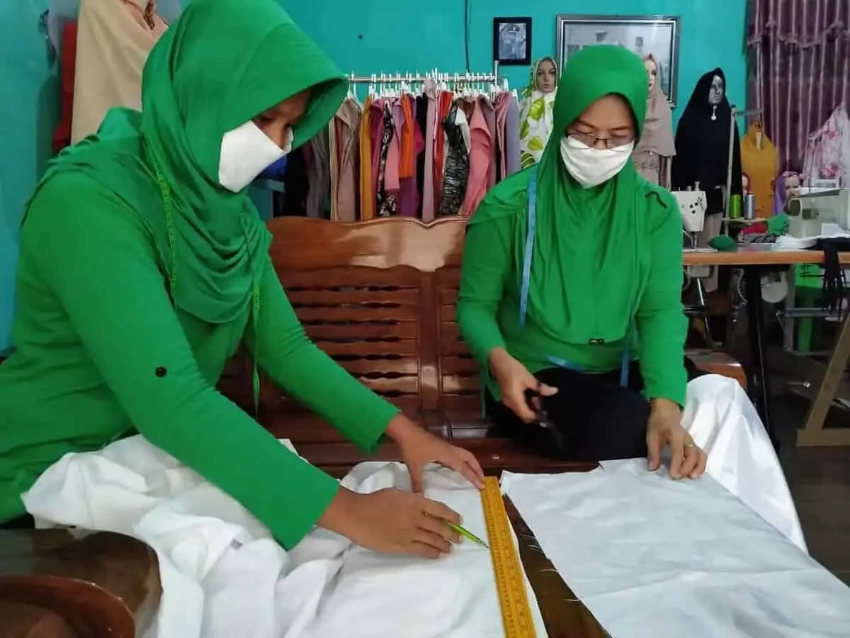 Pamdemi Virus Corona,Koorcab Rem 071 Buat Masker Secara Mandiri