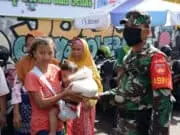 Perangi Covid -19,Kodim 0734/ Yogyakarta Bagi-Bagi Masker dan Sembako