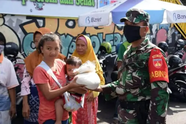 Perangi Covid -19,Kodim 0734/ Yogyakarta Bagi-Bagi Masker dan Sembako Perangi Covid -19,Kodim 0734/ Yogyakarta Bagi-Bagi Masker dan Sembako