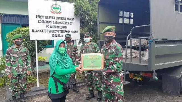 Peringati HUT Ke 74.Persit KCK Koorcab Rem 071 Bagikan Paket Sembako Peringati HUT Ke 74.Persit KCK Koorcab Rem 071 Bagikan Paket Sembako